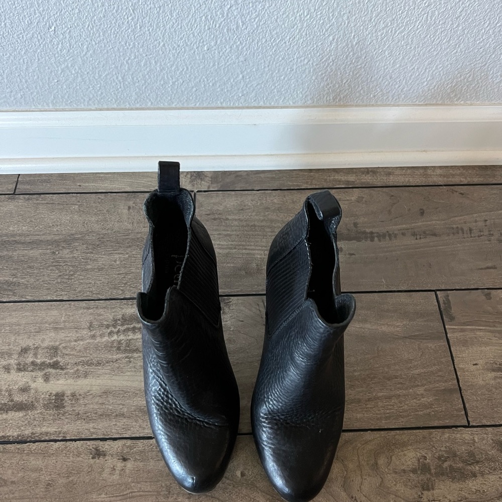 High heel boots